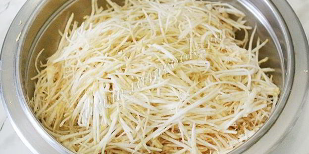 салат с говядиной и маринованным сельдереем