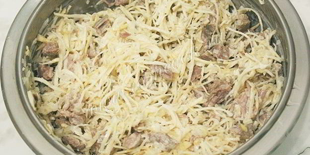 салат с говядиной и маринованным сельдереем