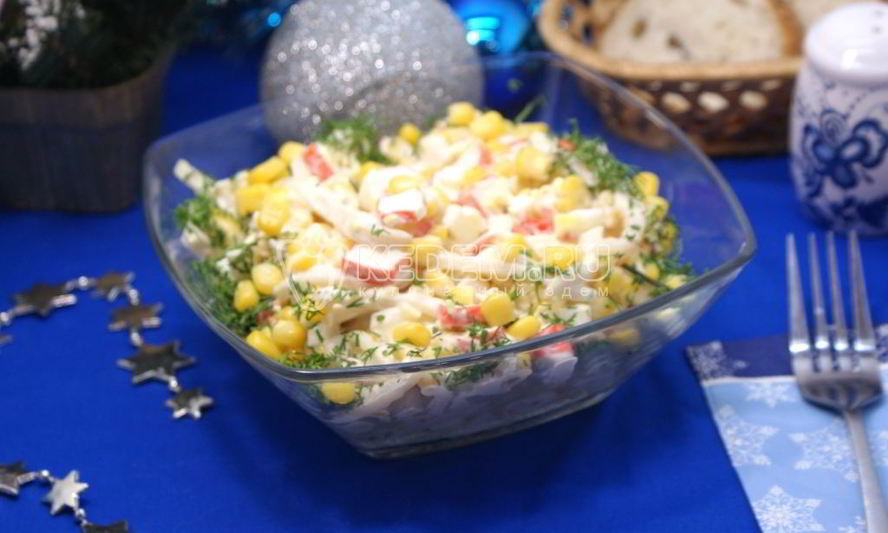 Рецепт салата с кальмарами и кукурузой