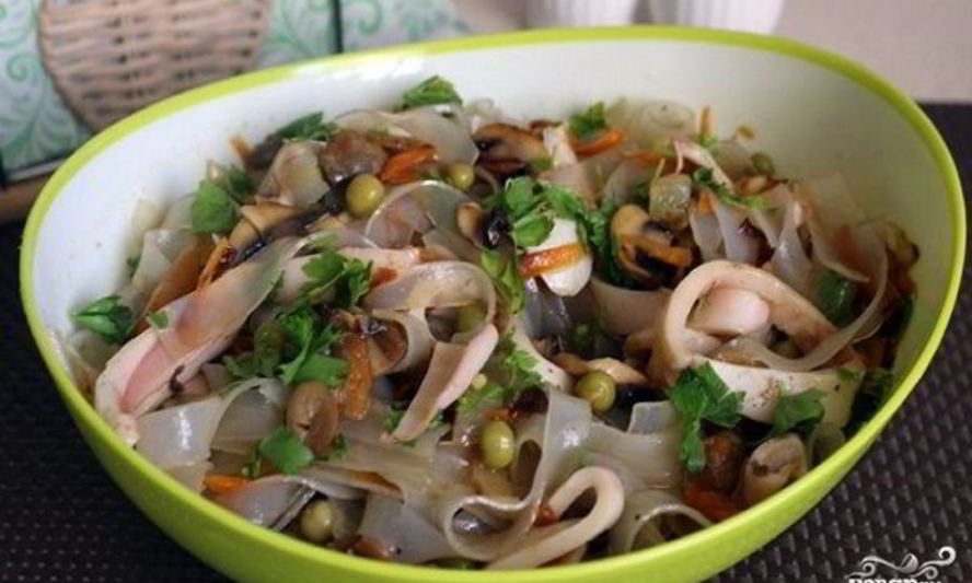 Рецепт салата с кальмарами и шампиньонами