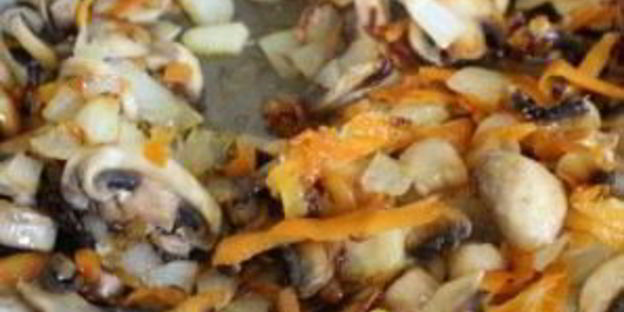 салат с кальмарами и шампиньонами