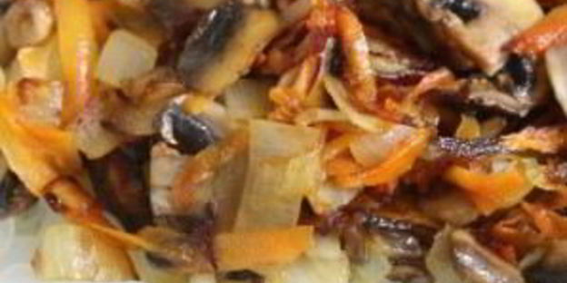 салат с кальмарами и шампиньонами