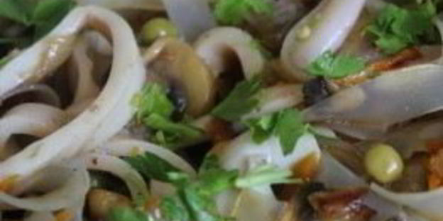 салат с кальмарами и шампиньонами