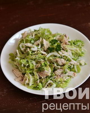 Салат с капустой и курицей