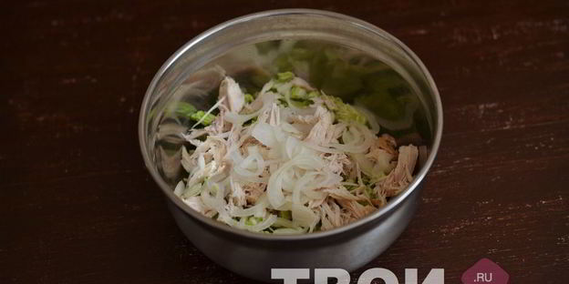салат с капустой и курицей