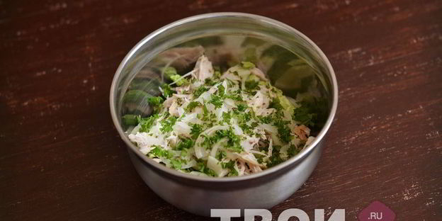 салат с капустой и курицей