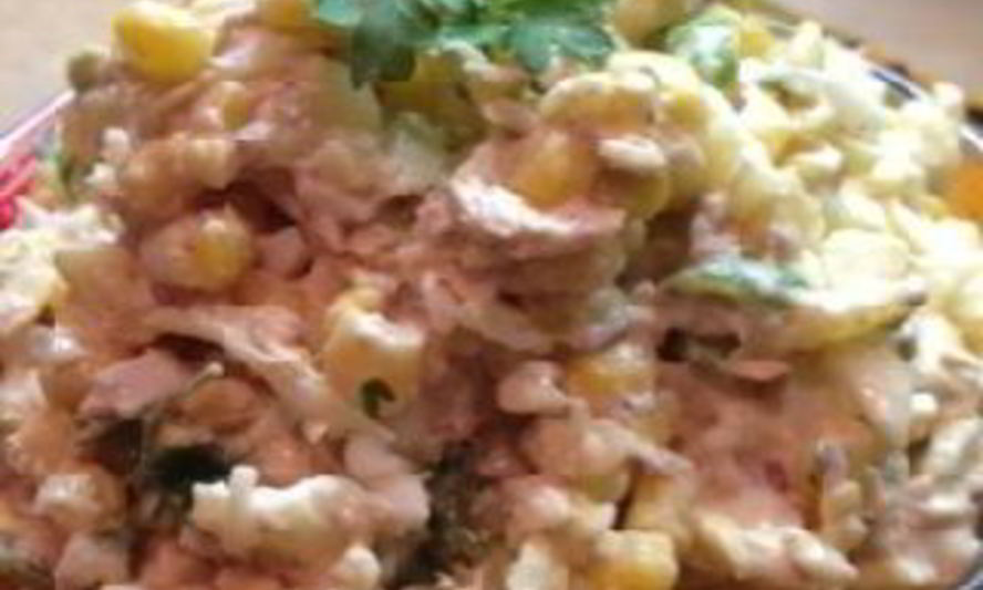 Рецепт салата с консервированным тунцом