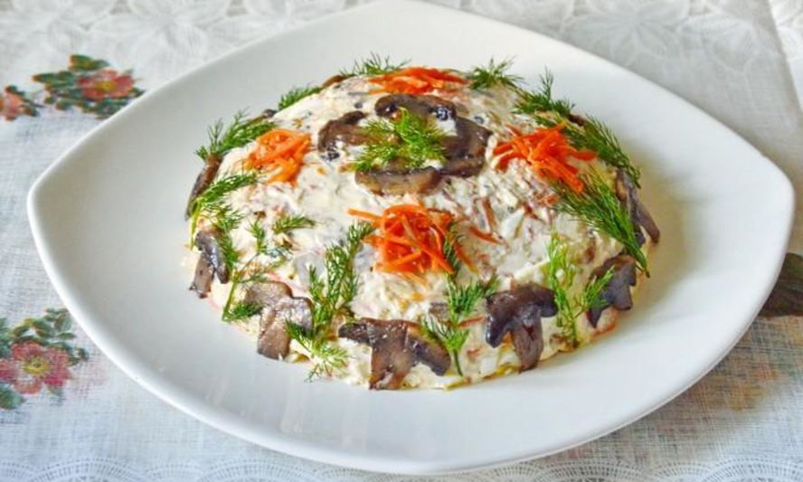 Рецепт салата с корейской морковкой, курицей и грибы