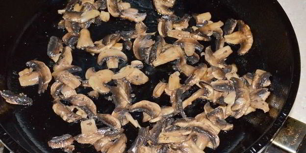 салат с корейской морковкой, курицей и грибы