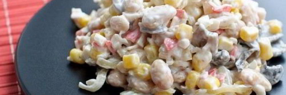 Салат с крабовыми палочками и грибами