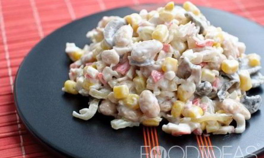 Рецепт салата с крабовыми палочками и грибами
