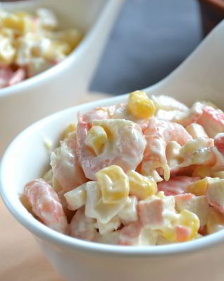 Салат с креветками и крабовыми палочками