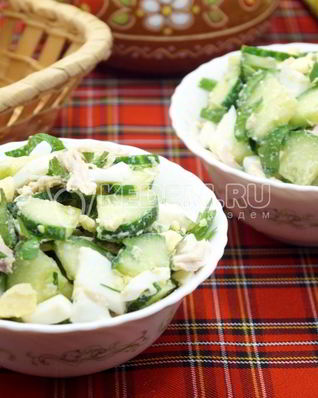Салат с курицей и огурцом