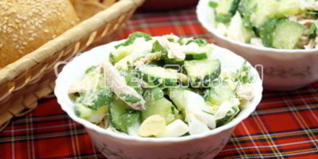 салат с курицей и огурцом
