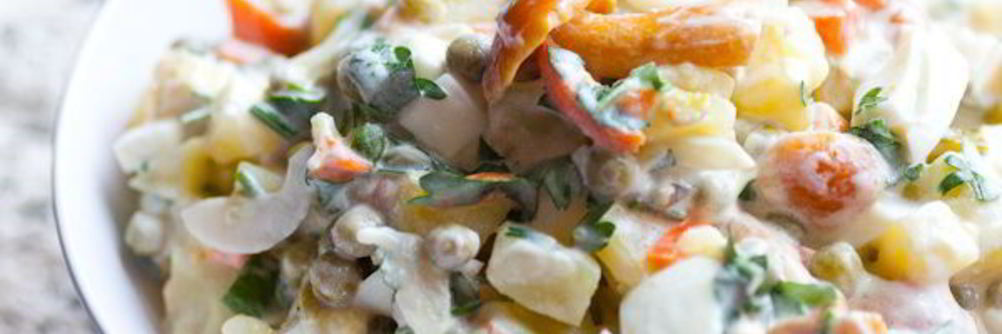 Салат с маринованными грибами