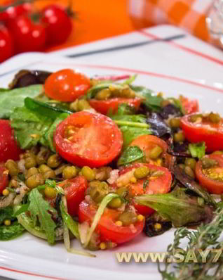 Салат с машем, черри и тимьяном