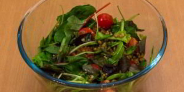 салат с машем, черри и тимьяном