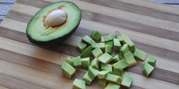 салат с мидиями и креветками