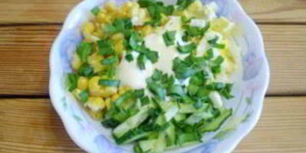 салат с огурцом и кукурузой
