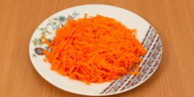 салат с печенью, фасолью и маринованными грибами