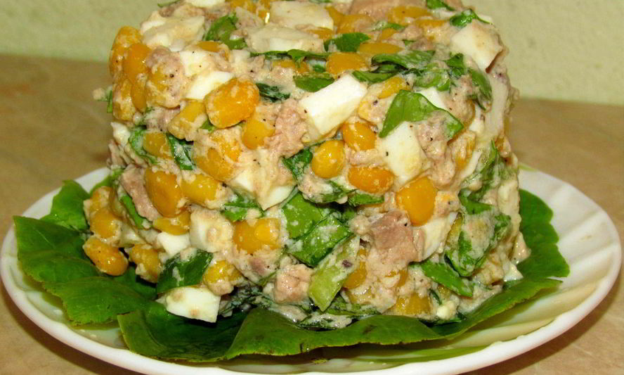 Рецепт салата с печенью трески и кукурузой