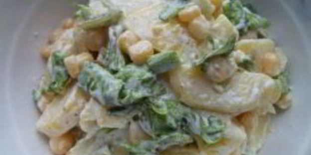 салат с печенью трески и кукурузой