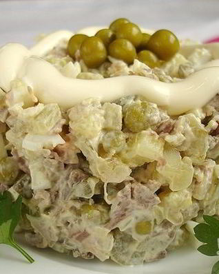 Салат с вареным мясом