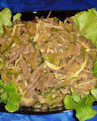 Салат с яичными блинчиками