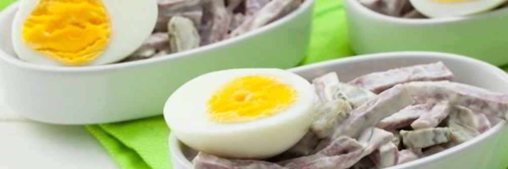 Салат с языком и маринованными огурцами