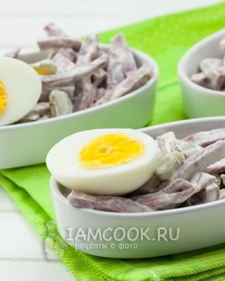 Салат с языком и маринованными огурцами