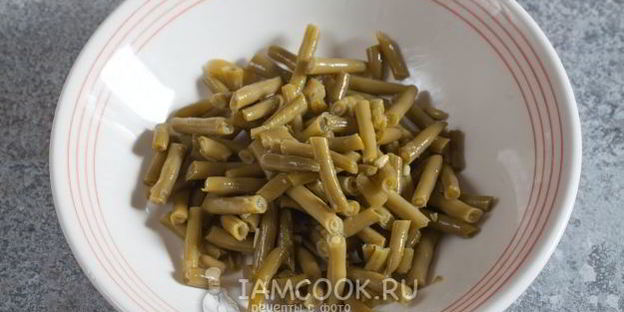 салат с зеленой фасолью и ветчиной