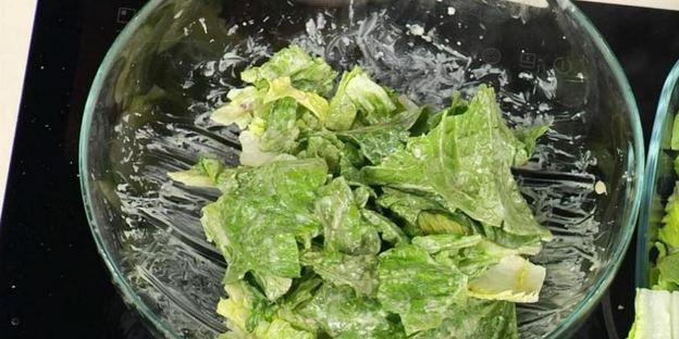 классический салат цезарь