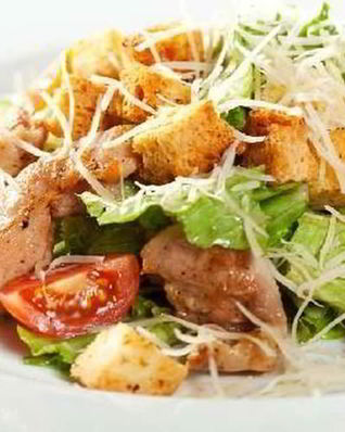 Салат цезарь с курицей