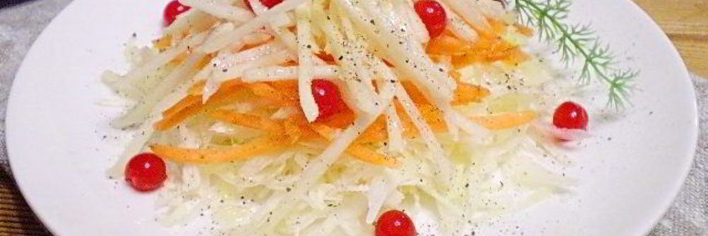 Салат Витаминный с капустой и клюквой