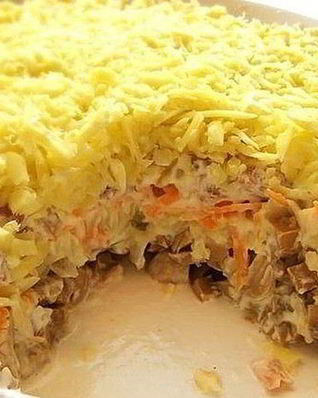 Слоеный салат с грибами