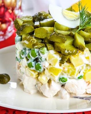 Слоеный салат с курицей