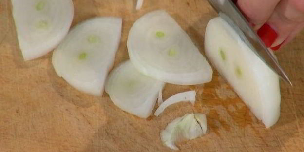 теплый салат с куриной печенью, тыквой и копченой грудинкой