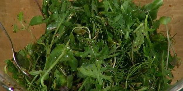 теплый салат с куриной печенью, тыквой и копченой грудинкой