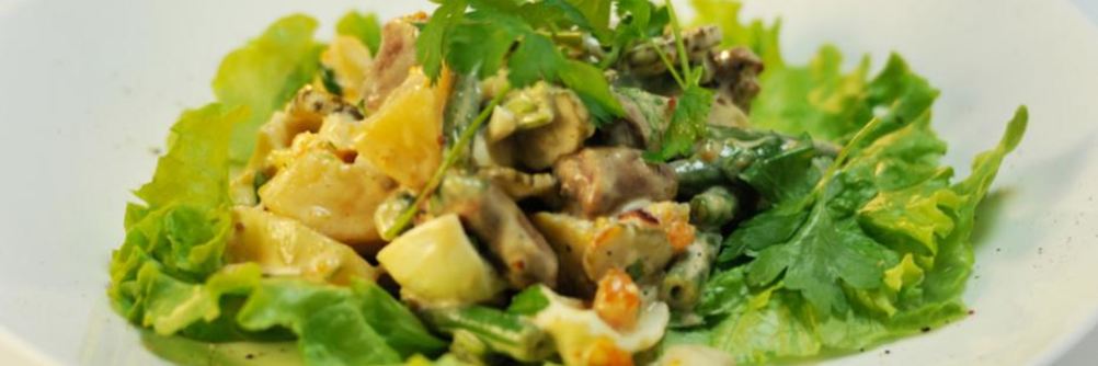 Теплый салат с куриными сердечками