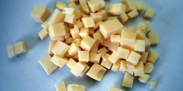 теплый салат с курицей и помидорами