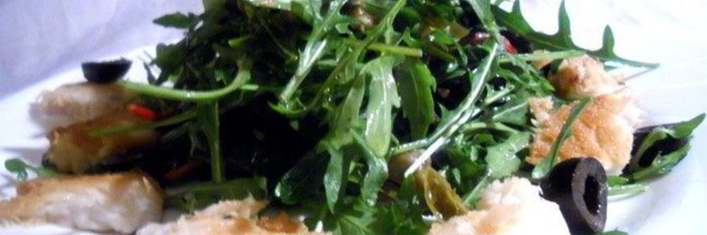 Теплый салат с мясом акулы