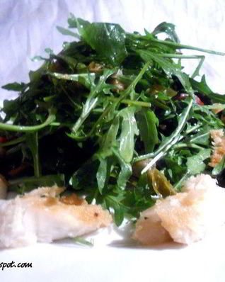 Теплый салат с мясом акулы