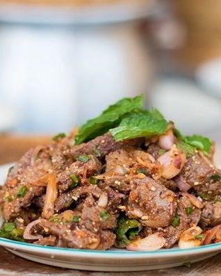 Теплый тайский салат с говядиной