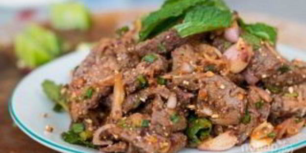 теплый тайский салат с говядиной