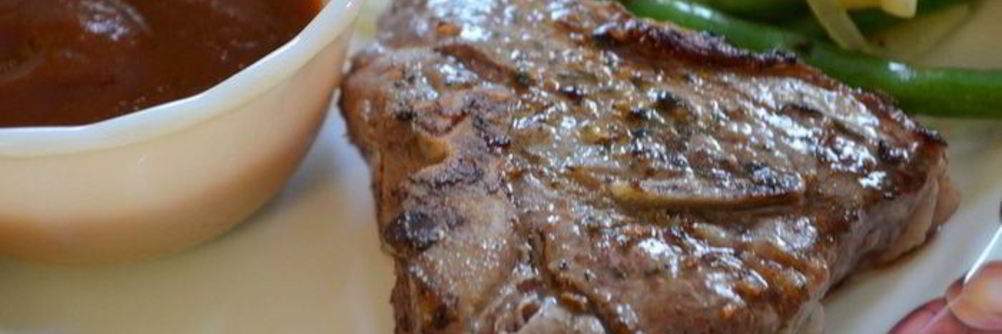 Домашний соус барбекю с отбивными из молодого барашка