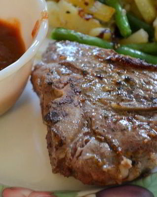 Домашний соус барбекю с отбивными из молодого барашка