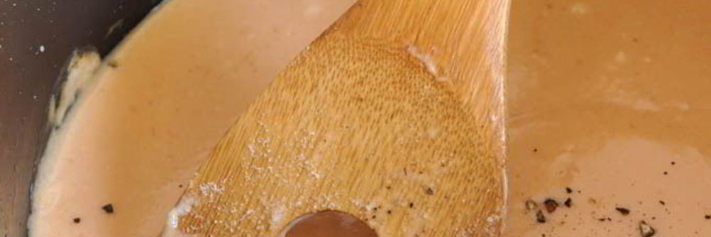 Сметанный соус с томатной пастой