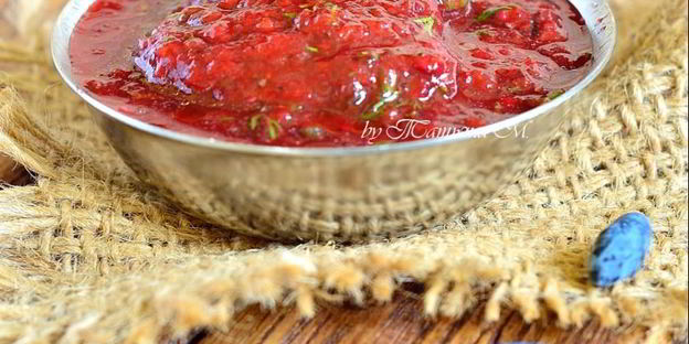 соус из гриль-перца с жимолостью