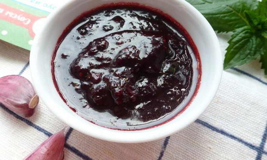 Рецепт соуса к мясу из жимолости