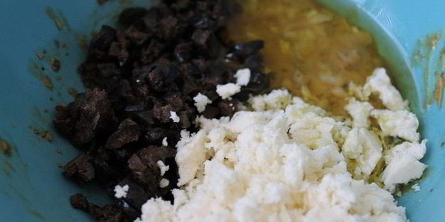 соус с брынзой и маслинами